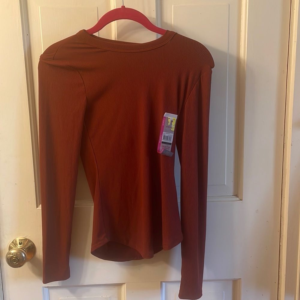 No boundaries crew rib stretch tshirt